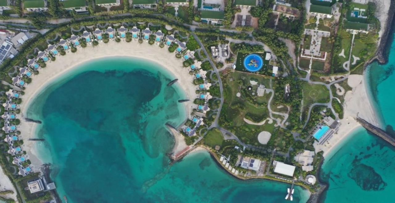 Nurai Island, Saadiyat Hotel Abu Dhabi Eksteriør billede Aerial view of the Atlantis Paradise Island resort, with the location of the Atlantis Water Park highlighted in blue