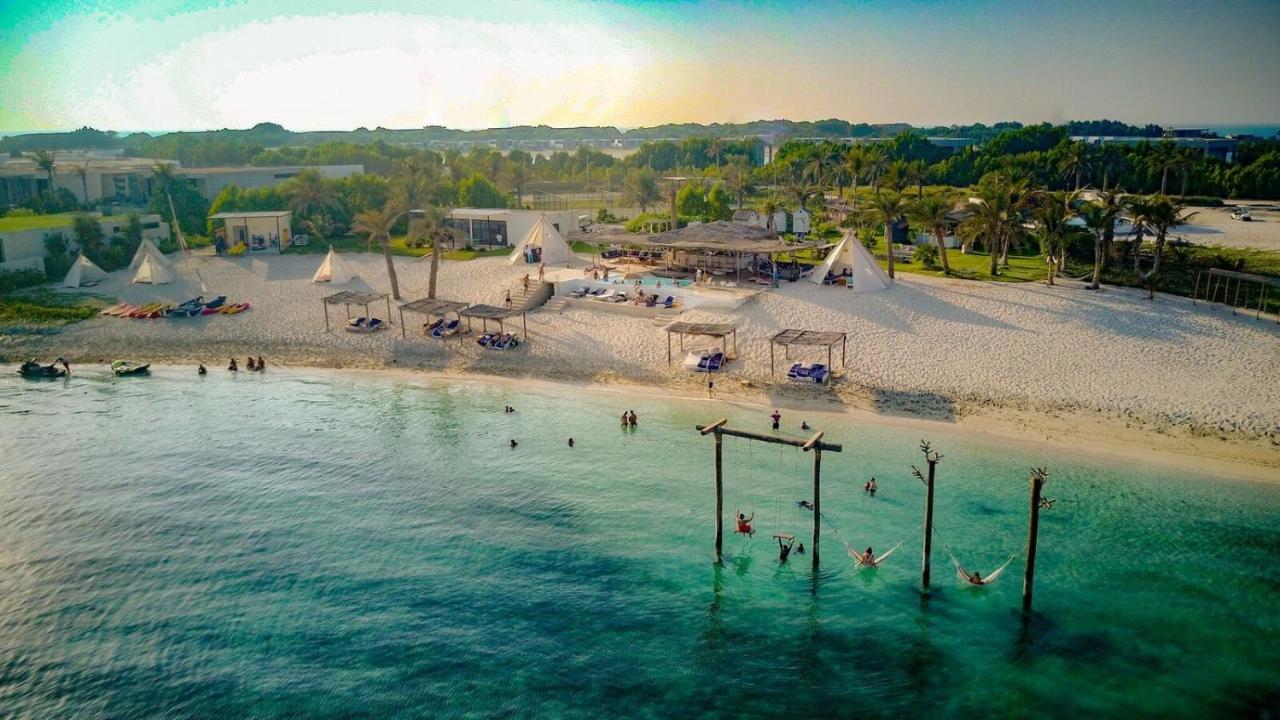 Nurai Island, Saadiyat Hotel Abu Dhabi Eksteriør billede Aerial view of the beach at the resort